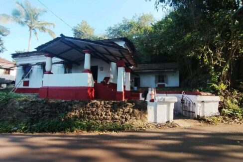 home Old House for Sale at Aldona Quitla.